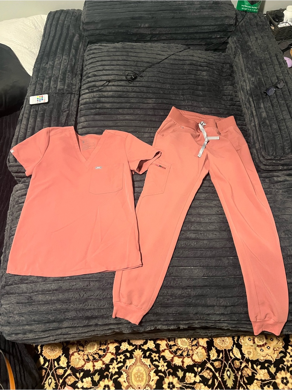 Figs Women's Mauve Scrub Set - V-Neck Top & Drawstring Jogger Pants